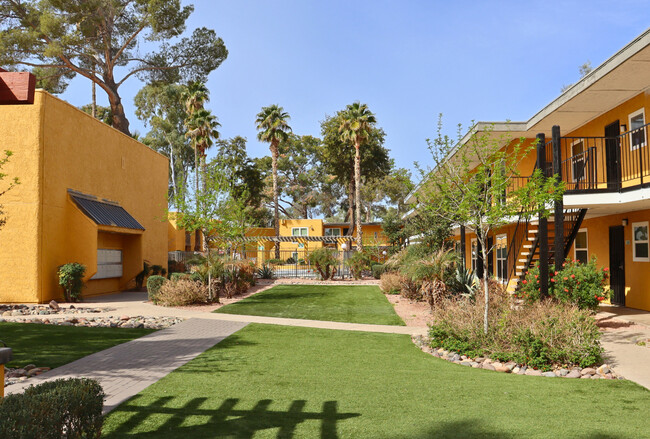 Villas Los Duraznos in Tucson, AZ - Building Photo - Building Photo