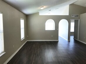 6606 Gentle Oaks Dr N in Jacksonville, FL - Building Photo - Building Photo