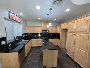 16759 English Country Trail in Lathrop, CA - Building Photo - Building Photo