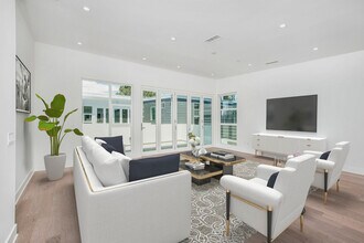 857 1/2 Hyperion Ave in Los Angeles, CA - Building Photo - Building Photo