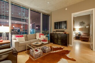 301 Demonbreun St, Unit 1305 in Nashville, TN - Foto de edificio - Building Photo