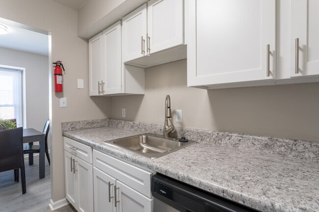 Mountain Ridge Apartments in Stuarts Draft, VA - Building Photo - Interior Photo