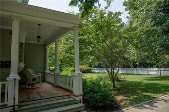 141 Narragansett Ave in Newport, RI - Building Photo - Building Photo