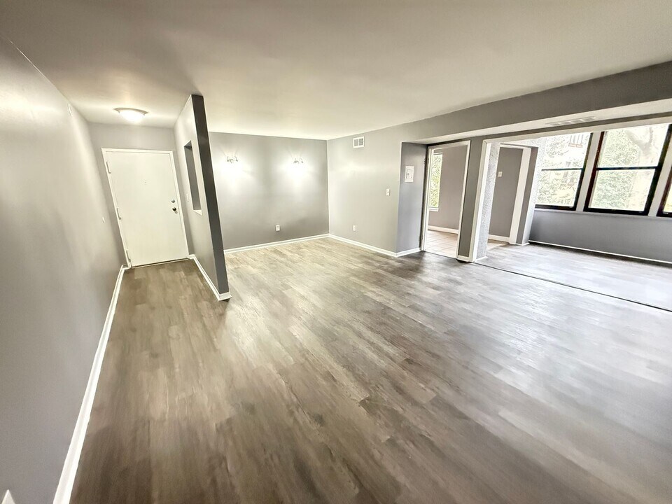 9635 White Acre Rd in Columbia, MD - Building Photo