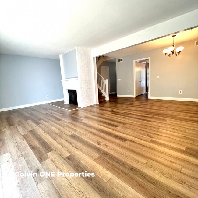 303 E Montcastle Dr in Greensboro, NC - Building Photo - Building Photo