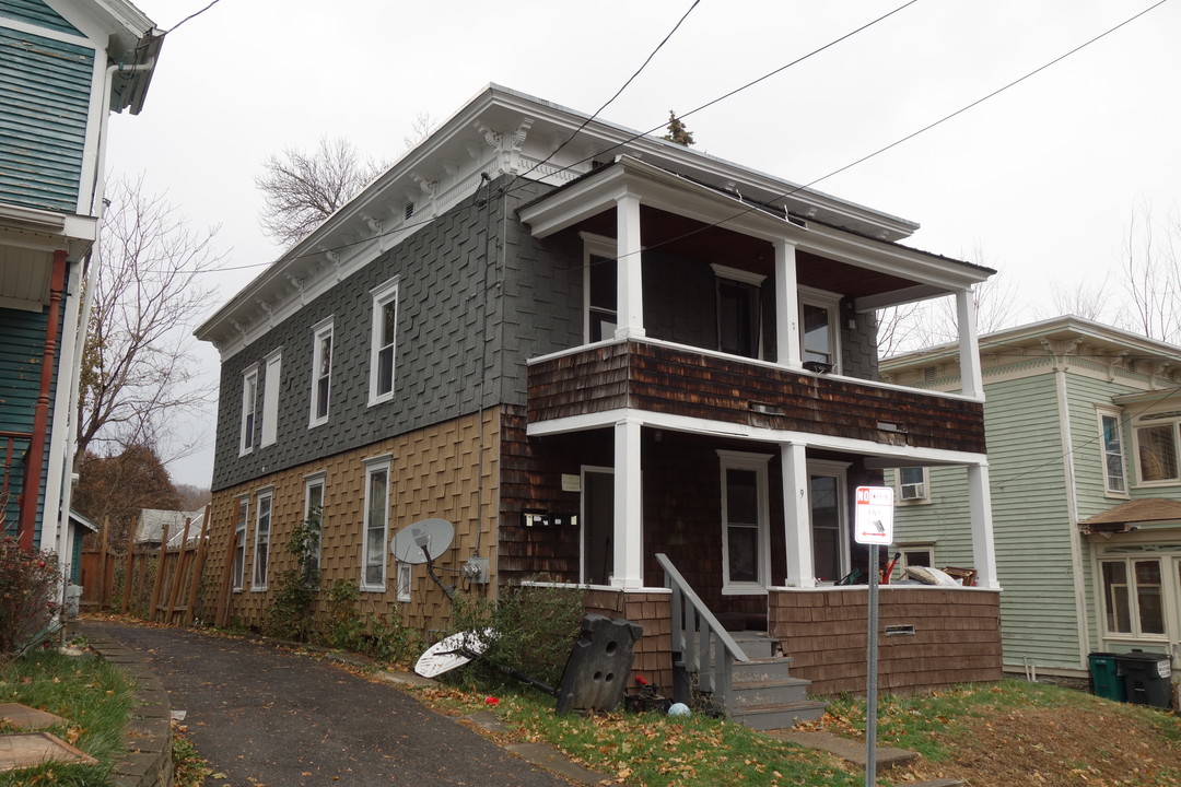 7 Reynolds Ave in Oneonta, NY - Building Photo