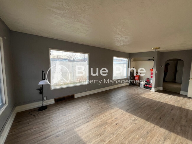 236 W Young St in Pocatello, ID - Foto de edificio - Building Photo