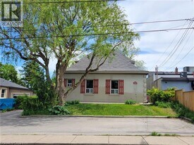 303 E 19th St in Hamilton, ON - Building Photo