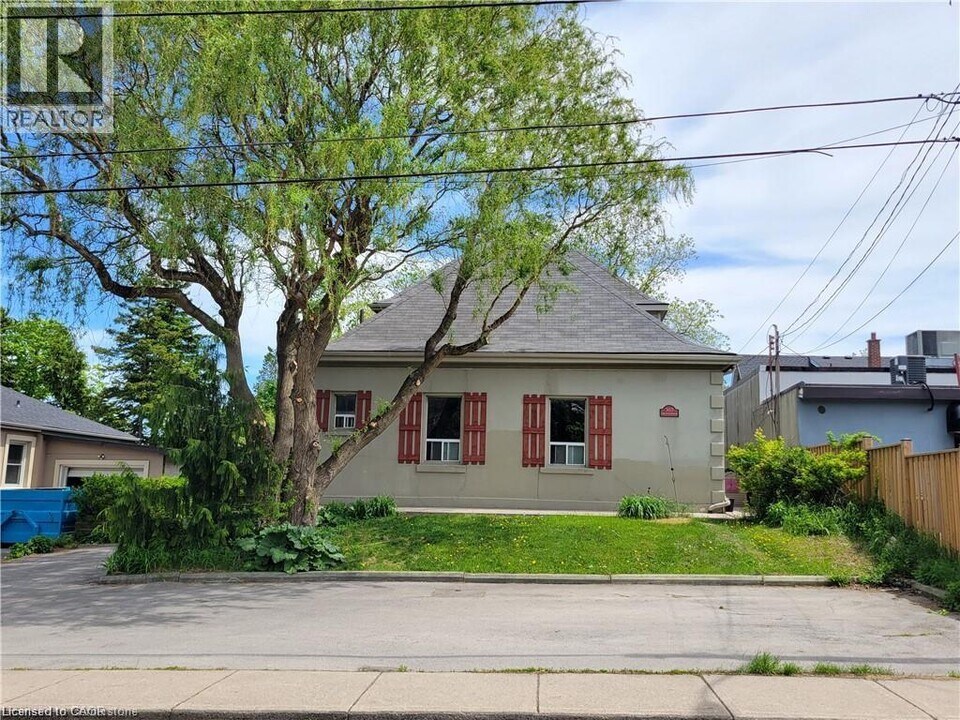 303 E 19th St in Hamilton, ON - Building Photo