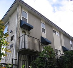 The Selaine Apartments in Seattle, WA - Building Photo - Building Photo