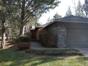 3126 NW Clubhouse Dr in Bend, OR - Building Photo - Building Photo