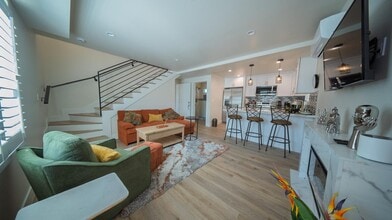 1541 W 65th St in Los Angeles, CA - Foto de edificio - Building Photo
