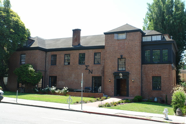 2710 Bancroft Way in Berkeley, CA - Foto de edificio - Building Photo