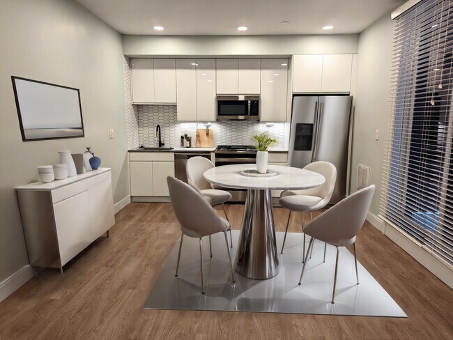 275 Border St, Unit 202 in Boston, MA - Building Photo - Building Photo