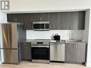 10 Meadowglen Pl in Toronto, ON - Building Photo - Building Photo