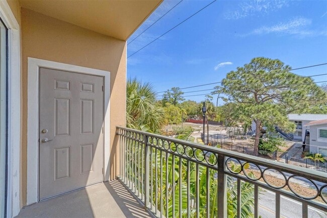 1268 11th St, Unit 2302 in Sarasota, FL - Building Photo - Building Photo