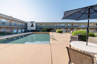 Courtyard on Main in Salisbury, NC - Building Photo - Building Photo