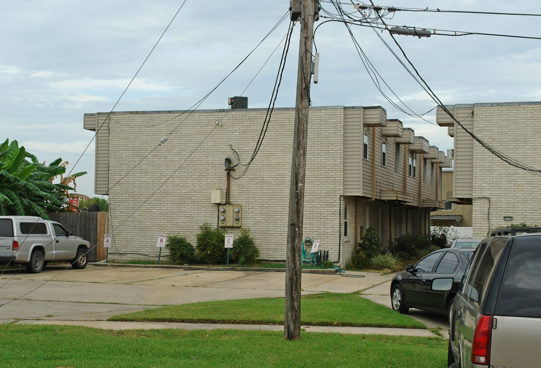 2712 Harvard Ave in Metairie, LA - Building Photo