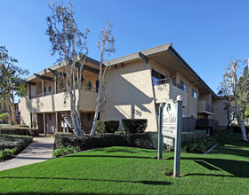 Twin Oaks Apartments in Orange, CA - Foto de edificio - Building Photo