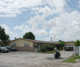 6036 SW 27th St in Miramar, FL - Building Photo - Building Photo