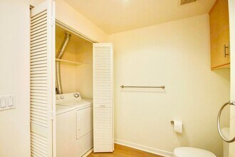 160 S Hudson Ave in Pasadena, CA - Building Photo - Building Photo