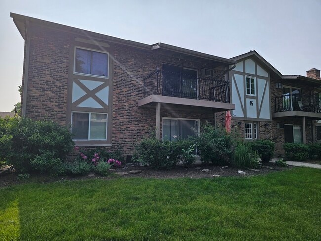 property at 9S120 Lake Dr