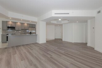 19500 Turnberry Way, Unit 6E in Miami, FL - Foto de edificio - Building Photo