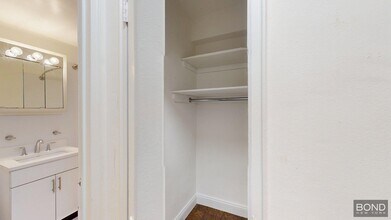 219 E 69th St in New York, NY - Building Photo - Building Photo