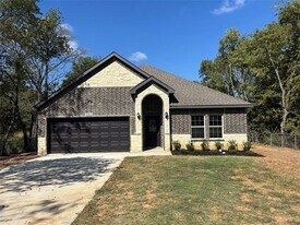 303 E Malloy Bridge Rd in Seagoville, TX - Building Photo