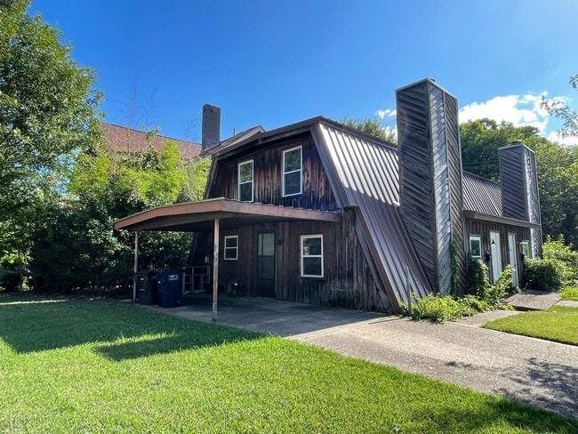 property at 1100 W Morphy St