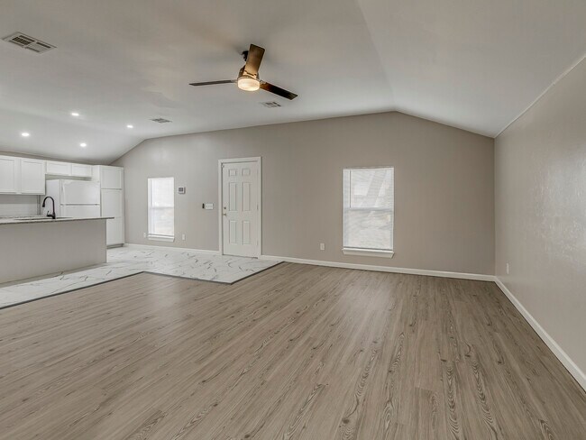 1136 NW 99th St in Oklahoma City, OK - Building Photo - Building Photo