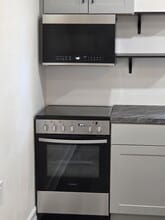 5034 2nd Ave S in St. Petersburg, FL - Foto de edificio - Building Photo