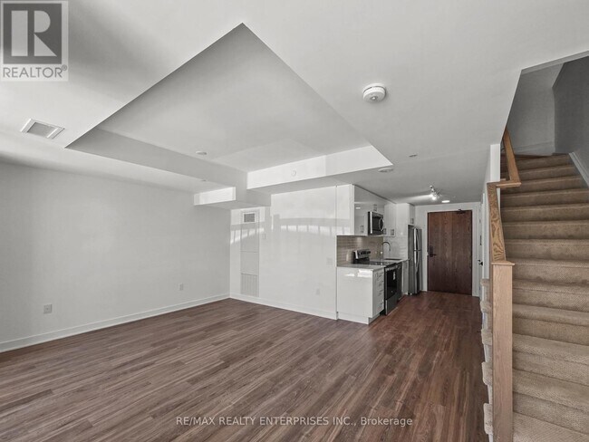 2782 Barton St E in Hamilton, ON - Building Photo - Building Photo