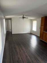 6858 NE 2nd Loop in Ocala, FL - Foto de edificio - Building Photo