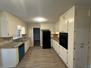 723 Versailles Dr SE in Huntsville, AL - Building Photo - Building Photo