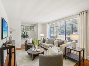 The Shelton at Cameron Court in Raleigh, NC - Foto de edificio - Building Photo