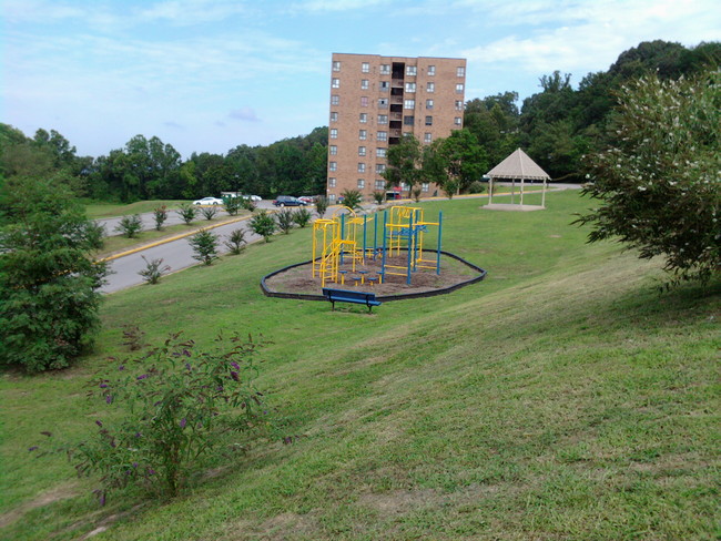 Vista View Apartments in Charleston, WV - Foto de edificio - Building Photo