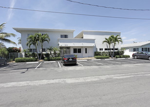 1705 N Riverside Dr in Pompano Beach, FL - Building Photo - Building Photo