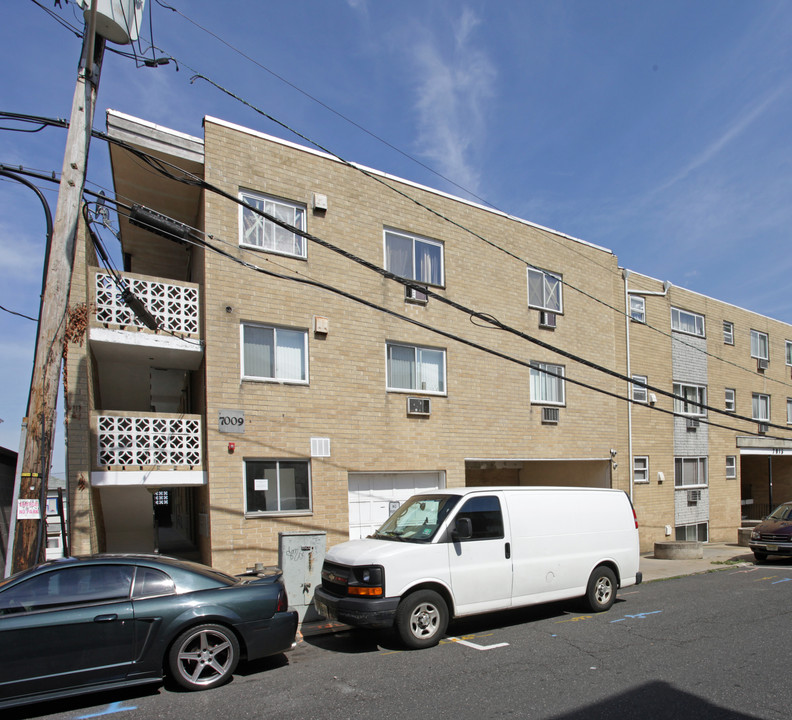 7009 Cottage Ave in North Bergen, NJ - Building Photo