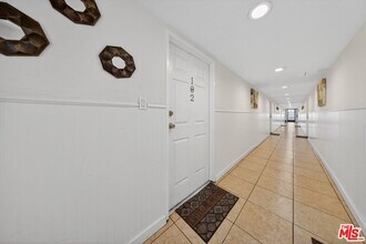 11063 Cumpston St in Los Angeles, CA - Building Photo - Building Photo