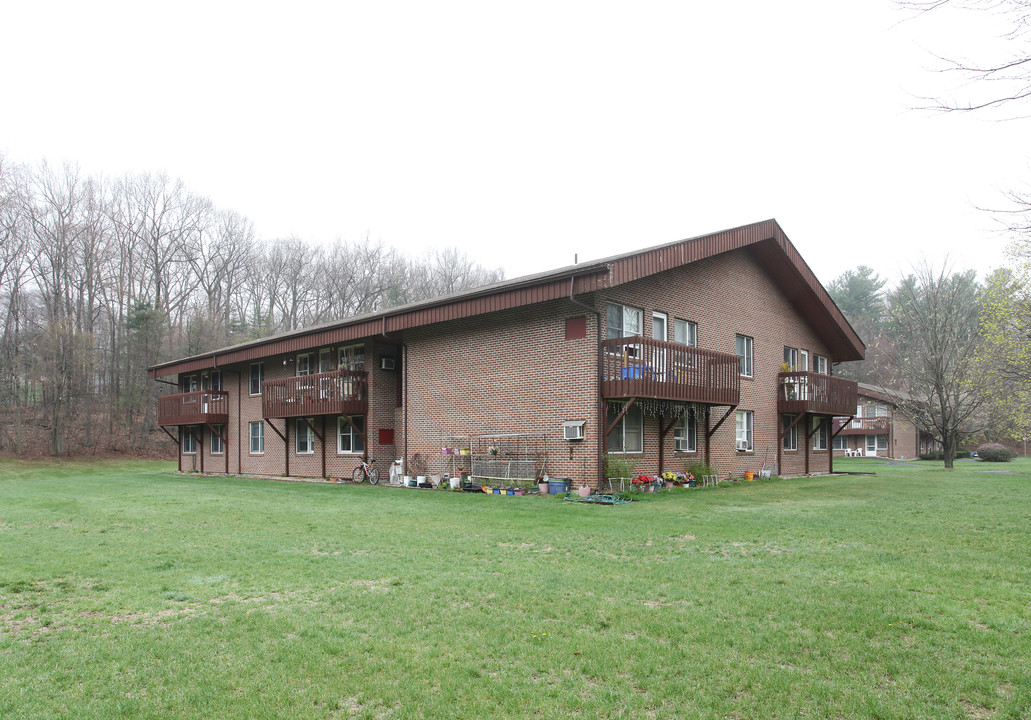 Forest Court in Unionville, CT - Building Photo