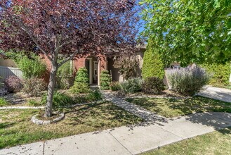 10577 Eagle Falls Way in Reno, NV - Building Photo - Building Photo