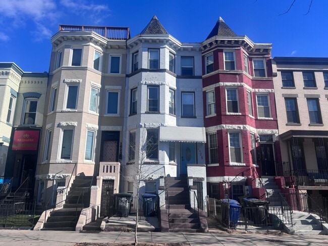 property at 1621 1st St NW