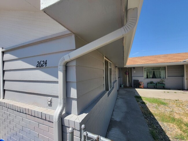 property at 2622-2624 W Clearwater Ave