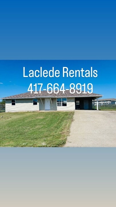1121 Lake Dr in Lebanon, MO - Building Photo