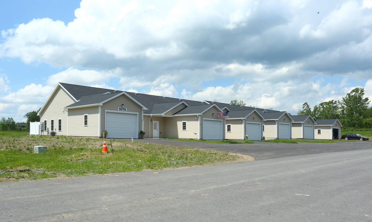 Canal View in Marcy, NY - Building Photo