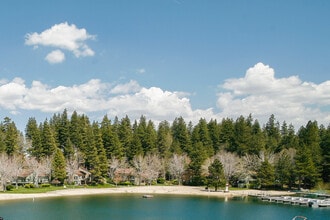27657 Peninsula Dr in Lake Arrowhead, CA - Building Photo - Building Photo