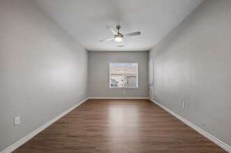 Forestwood in Balch Springs, TX - Foto de edificio - Building Photo
