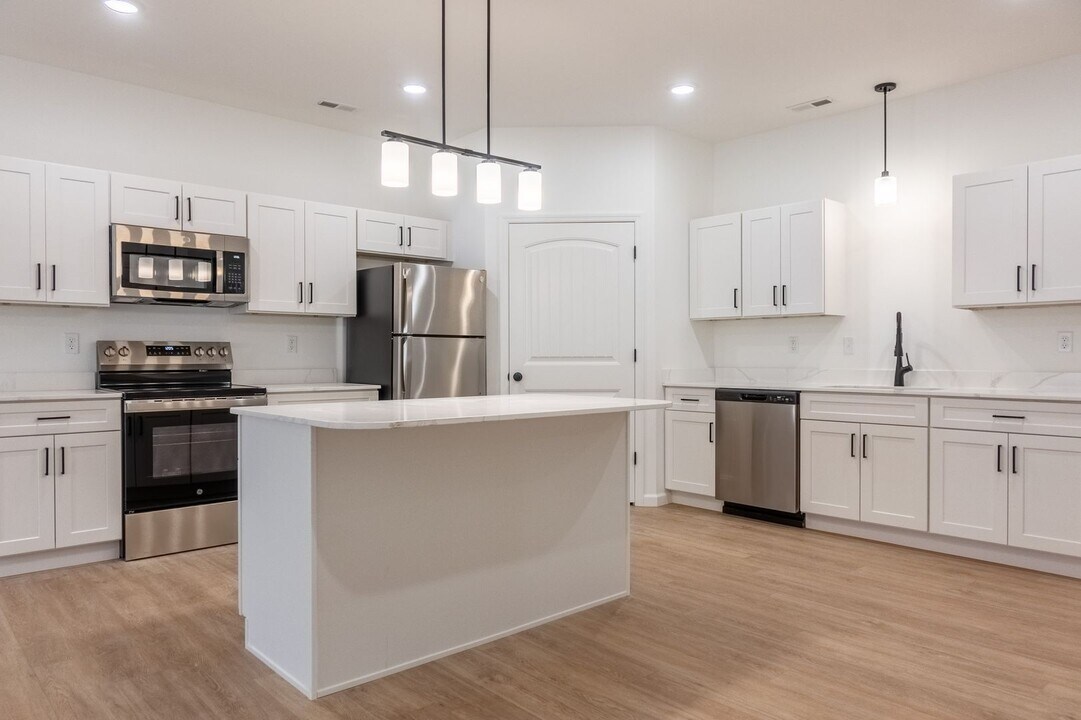 62 Santo Domingo Dr in Moscow Mills, MO - Building Photo