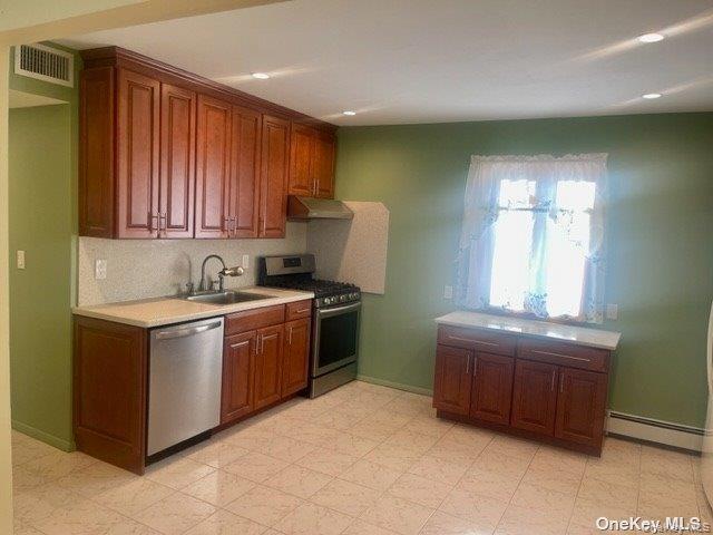 325 S 8th St in Lindenhurst, NY - Building Photo - Building Photo